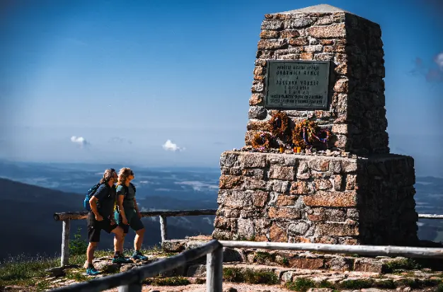 Návrat přes&nbsp;mohylu Hanče a&nbsp;Vrbaty do&nbsp;centra města