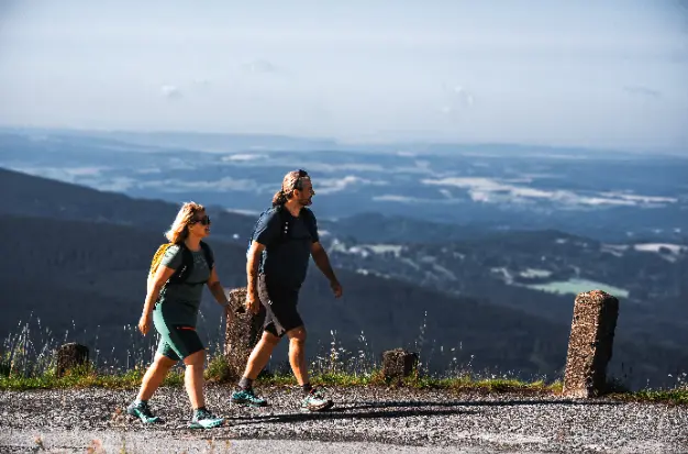 Po Masarykově silnici k&nbsp;Vrbatově boudě (1 413&nbsp;m n.m.)